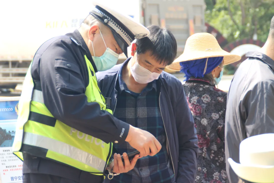 一线风采｜最“帅”交警文红星：23年初心不变，用心守护一方平安