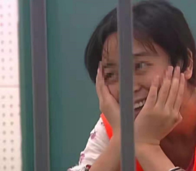 成都弑母案始末：法律系大学生知法犯法，被抓后微笑指认抛尸处