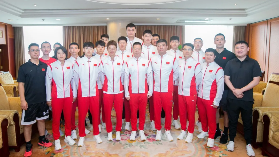 中国篮球之队官方(不打了！比赛推迟一年！中国男篮回应：隔离结束后就地解散)