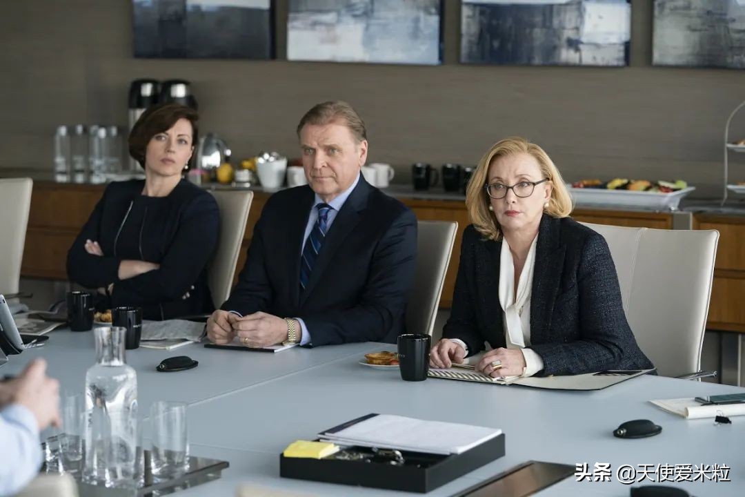 《继承之战》第三季终于来了！长女在戏外悄悄结婚，装饰了《Vogue》的封面。