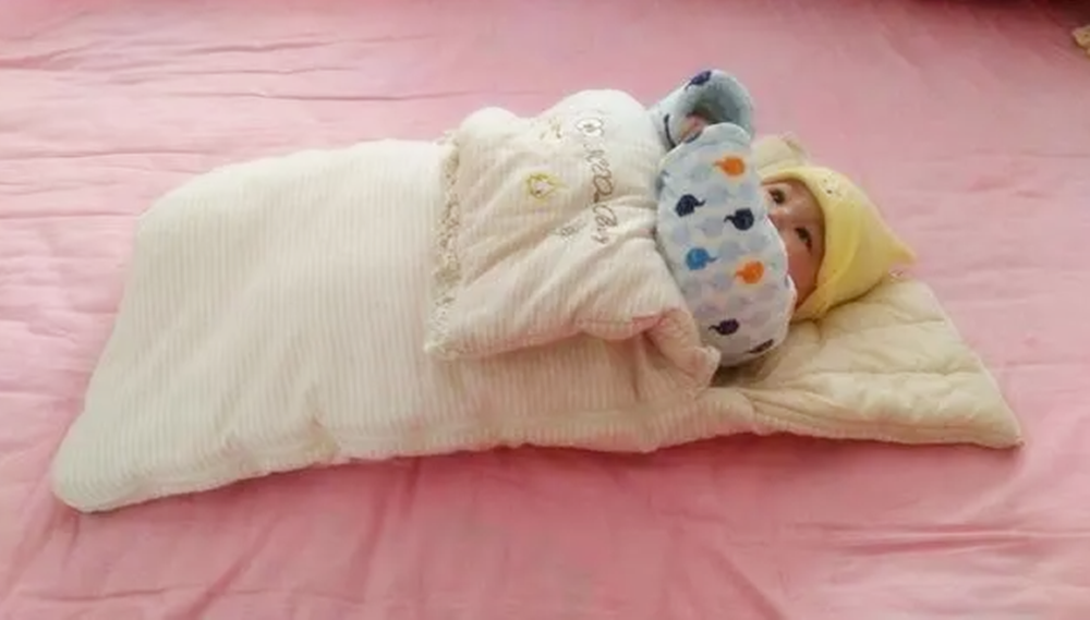 宝宝冬天睡觉穿多少盖多少？夜里这样穿盖，宝宝睡得香身体好