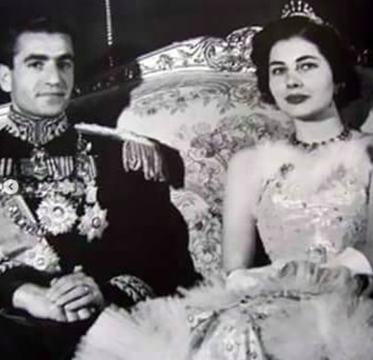 伊朗末代美艳王后！国王宠翻送天价珠宝，却因无法生育被流放