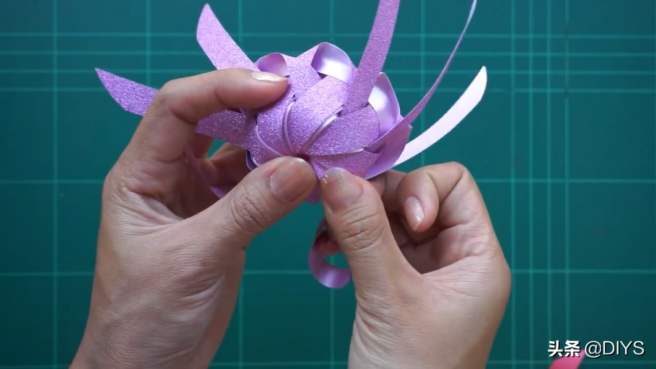 彩带玫瑰花的折法步骤图解如何用彩带叠玫瑰花图片介绍