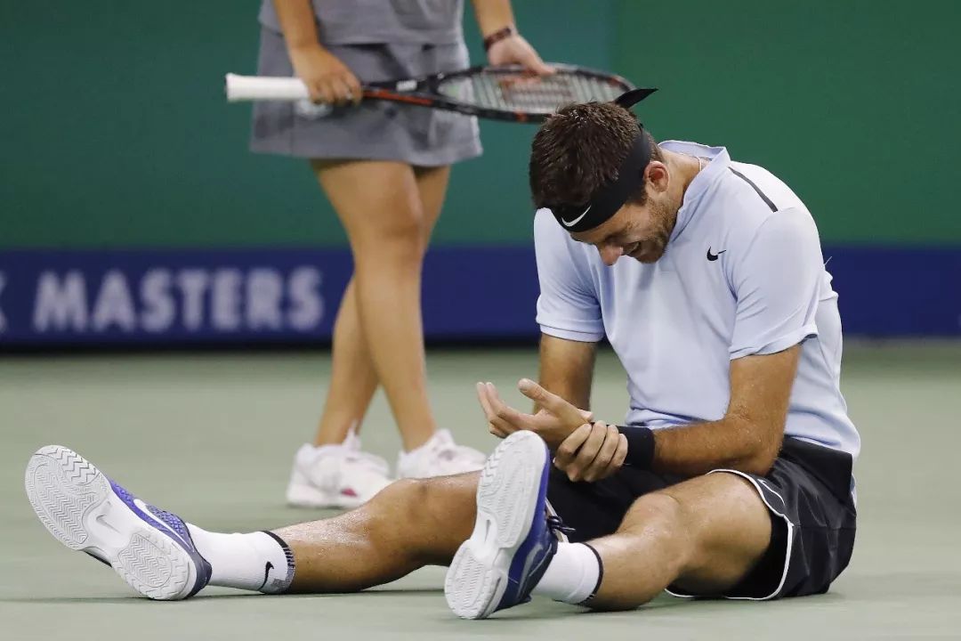 打网球怎样避免伤手腕(打网球伤了手腕很难好?