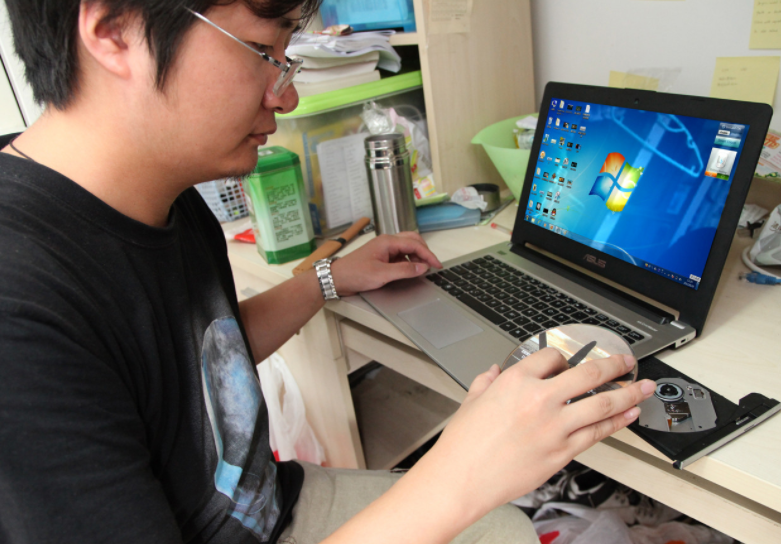 大一新生开学，笔记本电脑是否有必要带？过来人告诉你别掉以轻心