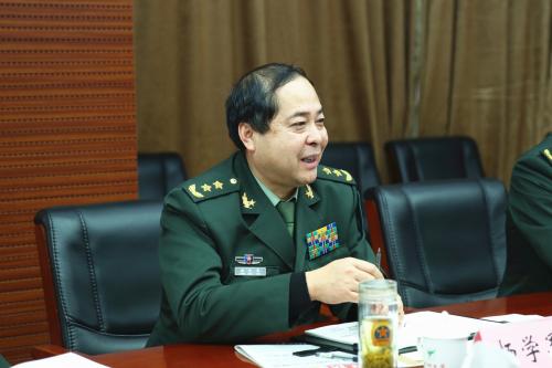 要知道杨将军的晋升履历十分亮眼:2004年,杨学军从大校晋升为少将军衔