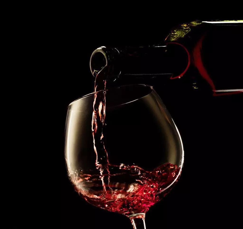 红酒品鉴|浅斟一杯,感受佳酿中独特的浓郁醇香