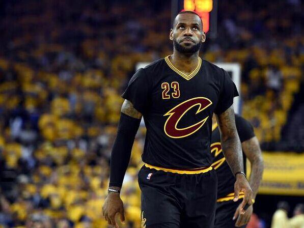 为什么有nba短袖球衣（NBA为何无视球员抗议力推短袖球衣？意图太明显，球迷：新的套路）