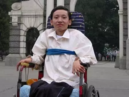 从小患肌无力，六年写一本书感动世界，马云也为他的书写序站台