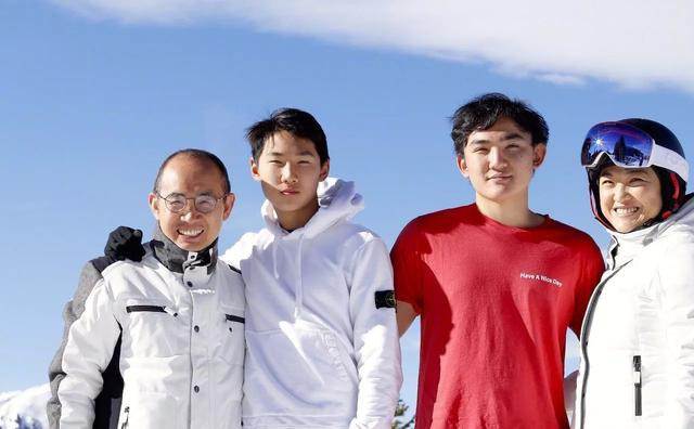 潘石屹夫妻俩走的“路子”，连曹德旺都看不清