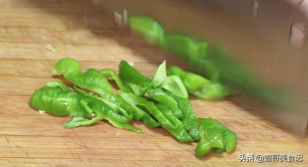 扔火龙果皮相当于在扔钱，30年老厨教你新做法，看完才知道有多牛