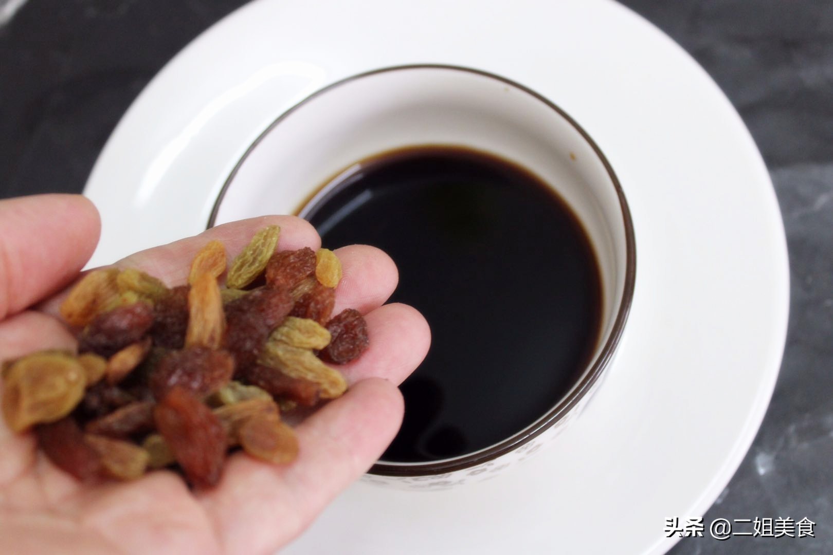 今天才知道,吃葡萄干时加点醋,营养全面还好吃,早知道早受益