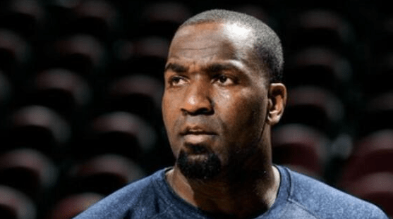 nba球員為什么打完球冷敷（NBA那些離譜的傷病：特雷楊踩裁判致崴腳，一人冰敷睡著直接報銷）
