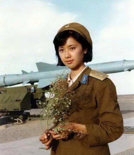 在1980年拍摄的一部描写改革开放后军人生活的影片,导演宋崇,编剧叶丹