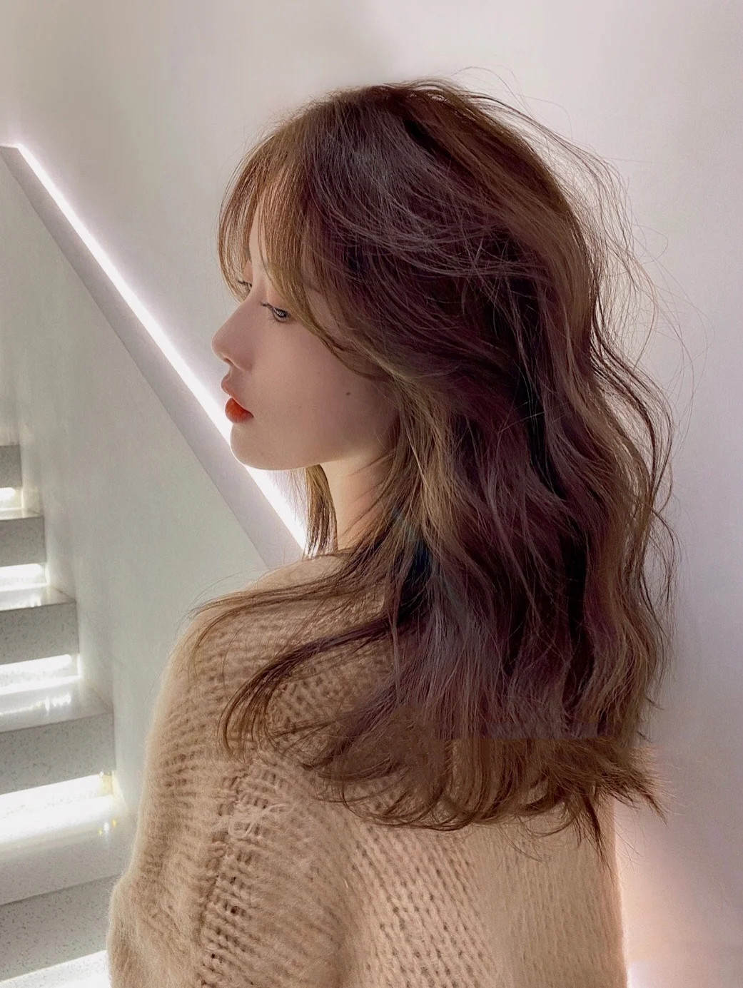 烫发图片女2021最新款(长头发烫发图片女2021最新款) - 泉兴百科