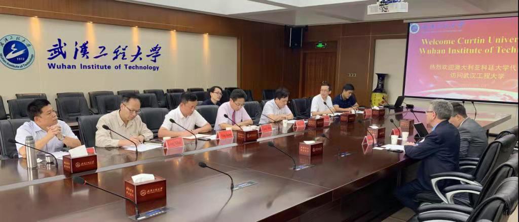 英、美、法、澳等多国专家学者抵达湖北，纷纷与这所大学建立合作