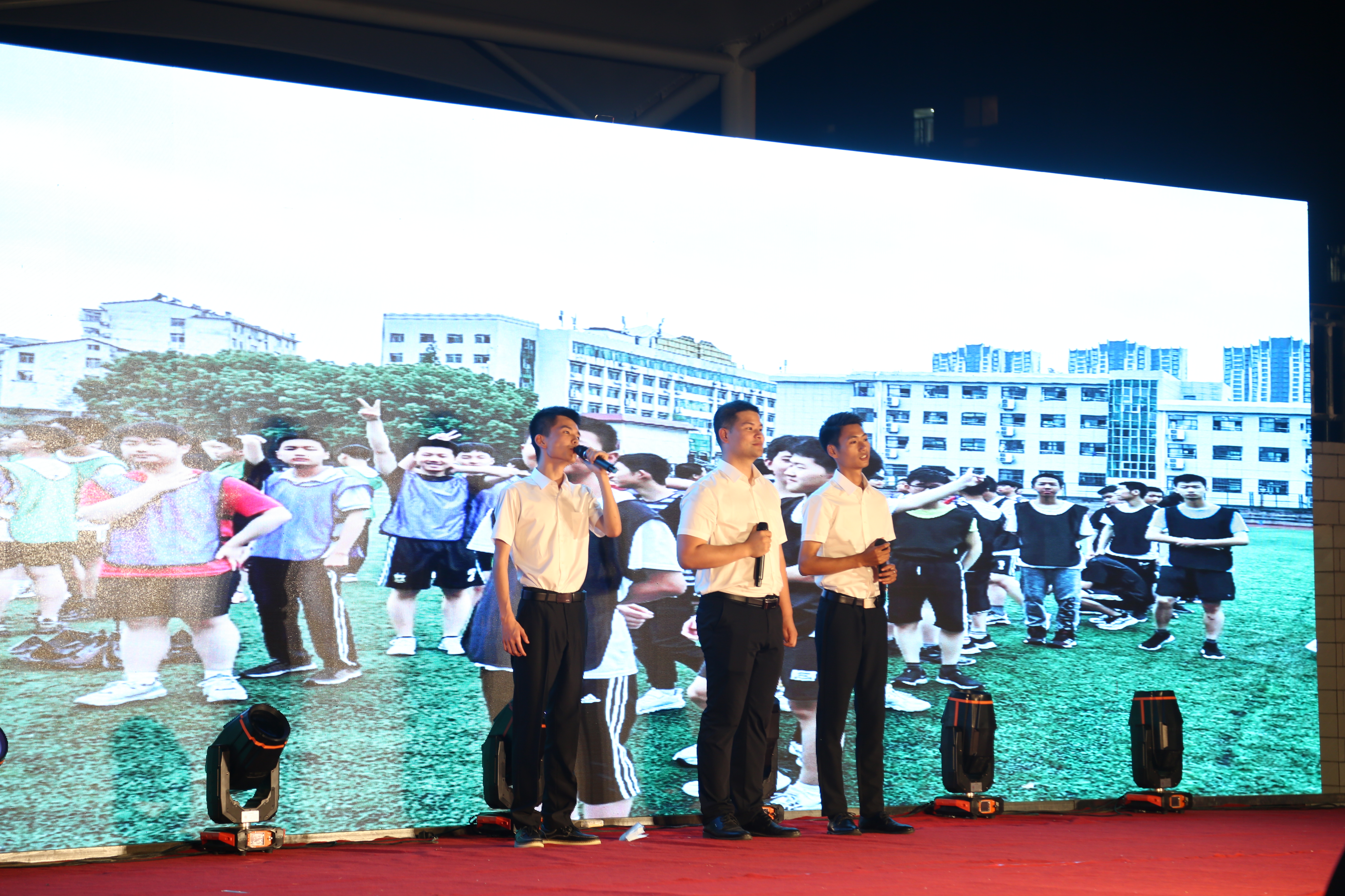 黄冈外校“破浪有时 扬帆远航”毕业典礼精彩上演