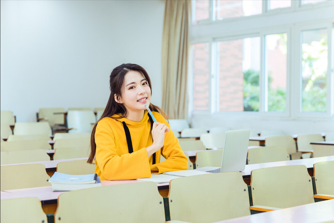 培养一个本科大学生，四年下来会花多少钱，看完方知父母的不易