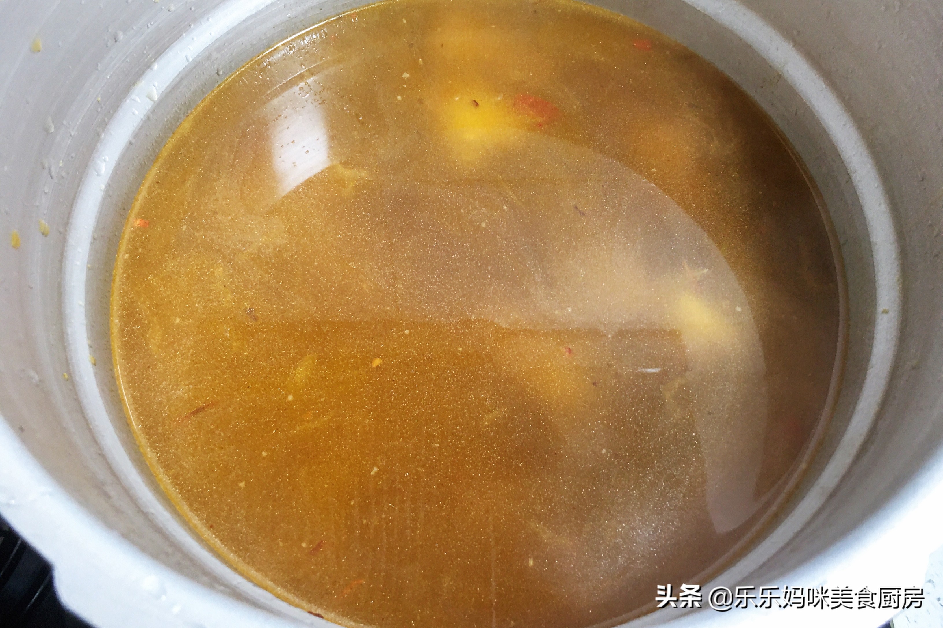 排骨土豆怎么炖最好吃（牢记3要点排骨软烂不塞牙）