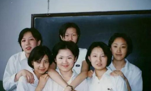 高圆圆上学时期到底有多美？班主任：至少有10多个男生都在追她