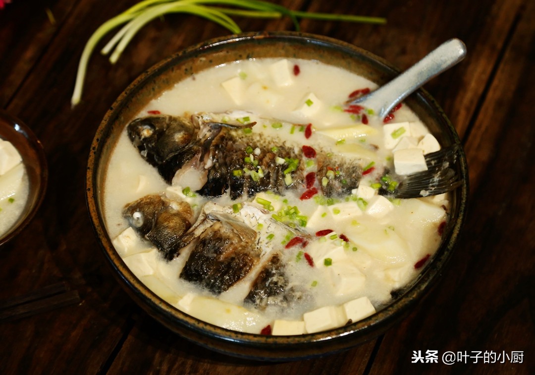 鯽魚湯怎麼燉好喝又營養 鯽魚湯有啥好處-起航號