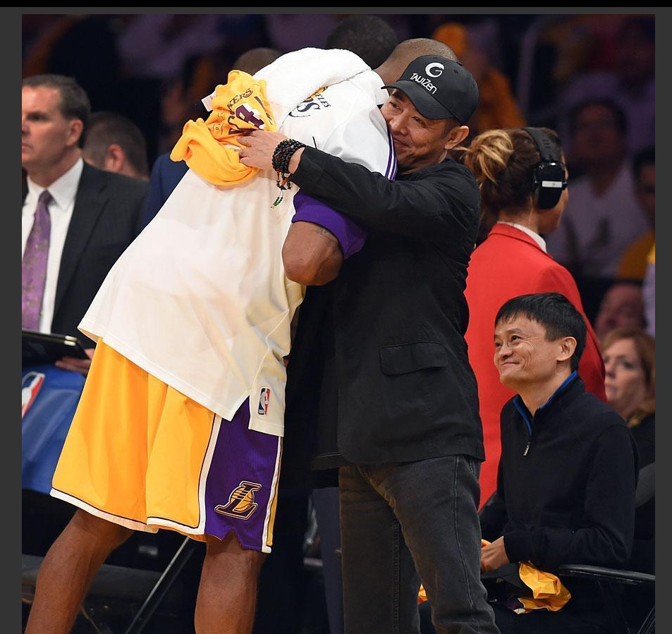 张一山为什么要做nba(孙杨、张一山等现身五棵松看球，是不是感觉有点像NBA了？)