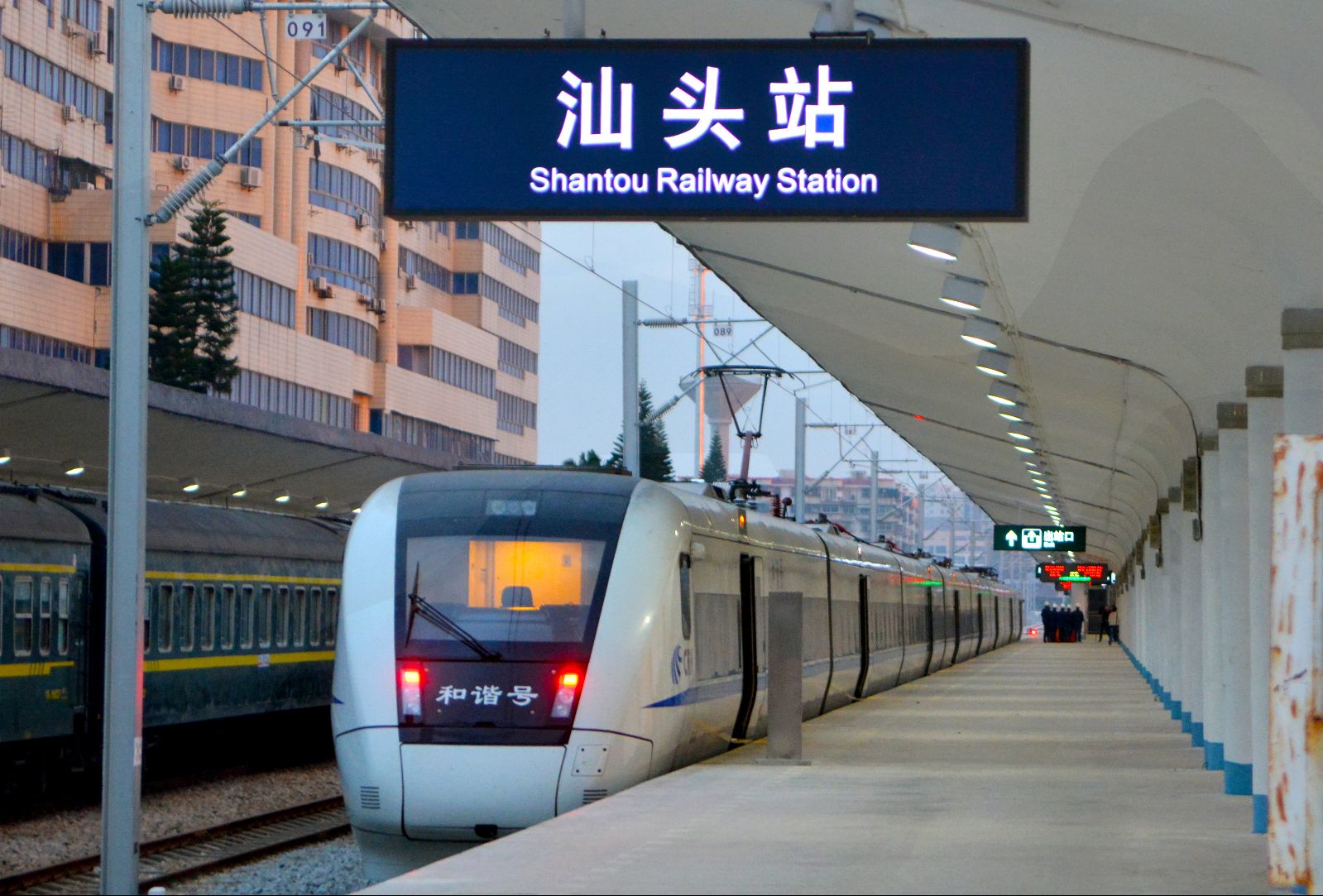 全长514公里的厦深高铁,途经深圳,汕头,厦门3个经济特区,连接珠三角至