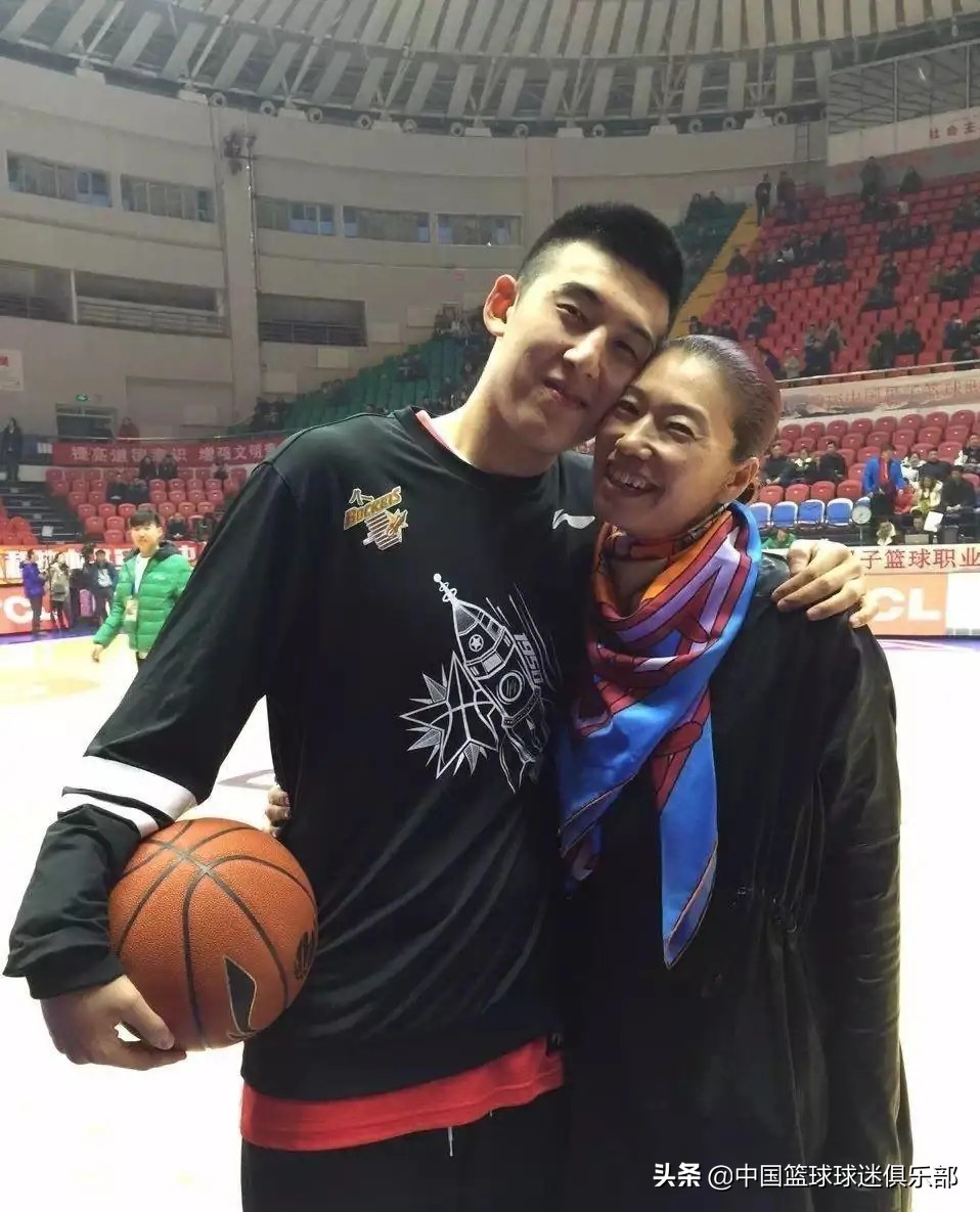 付豪展淑萍(付豪:6岁痛失生父,母亲二婚cba裁判;以父之名,誓助辽夺冠)