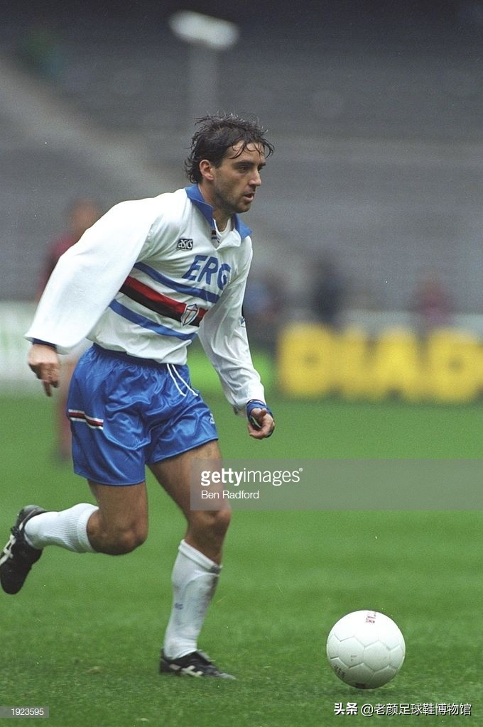 诺维斯基代言的球鞋(伊涅斯塔历代球鞋)(格罗索) - 三甲体育