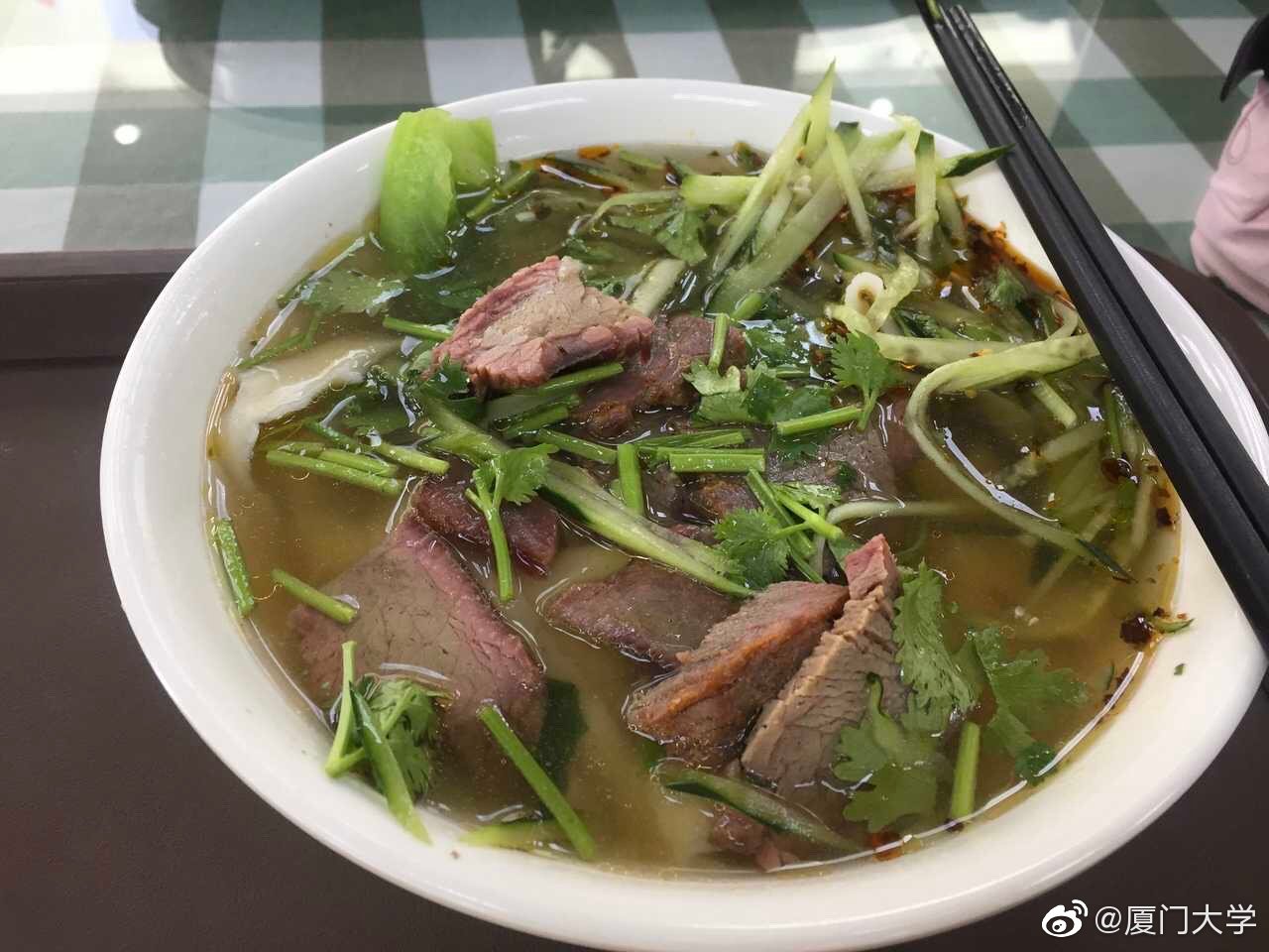 厦门大学食堂有多好？中式大厨做盘菜6元，米饭免费10年，值了