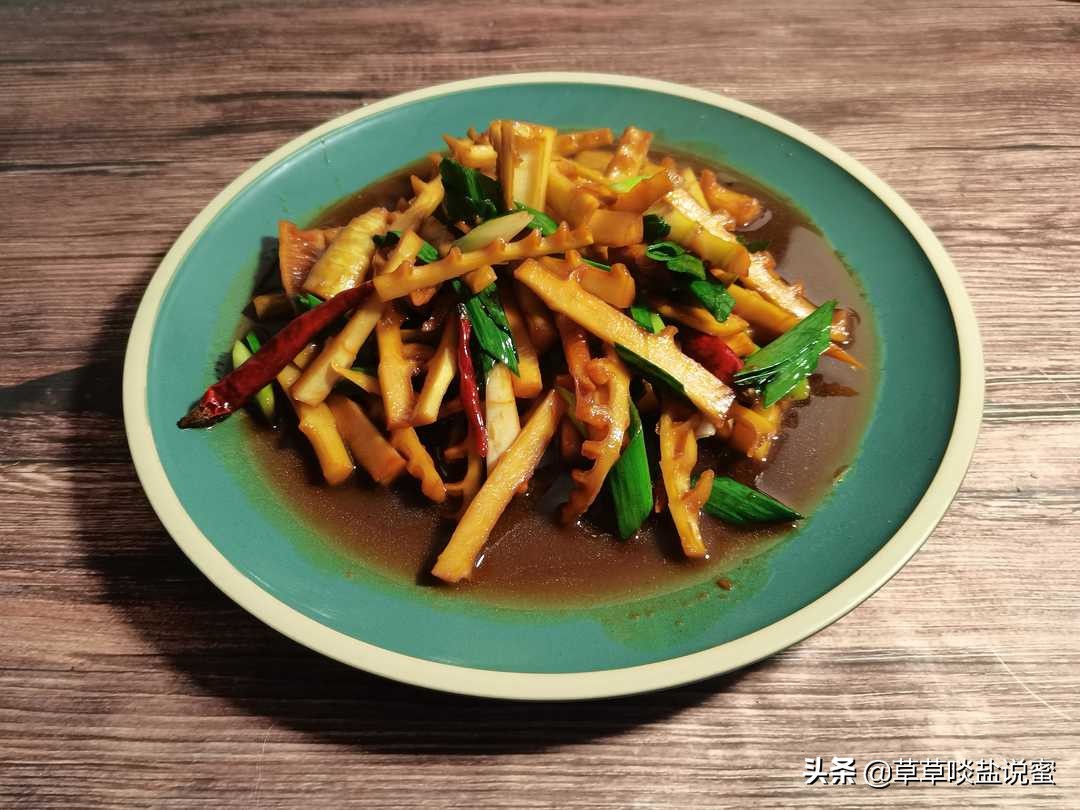 春雷滚滚吃竹笋,少许酱油,简单红烧,绝美春之味