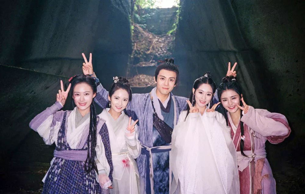 曹曦月微博(她今年三部作品好评如潮,"宝藏女孩"曹曦月蓄势待发)