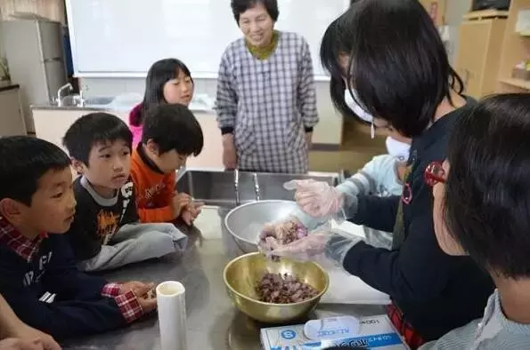日本孤岛上的公立学校，仅11名学生，却告诉我们什么是真正的教育