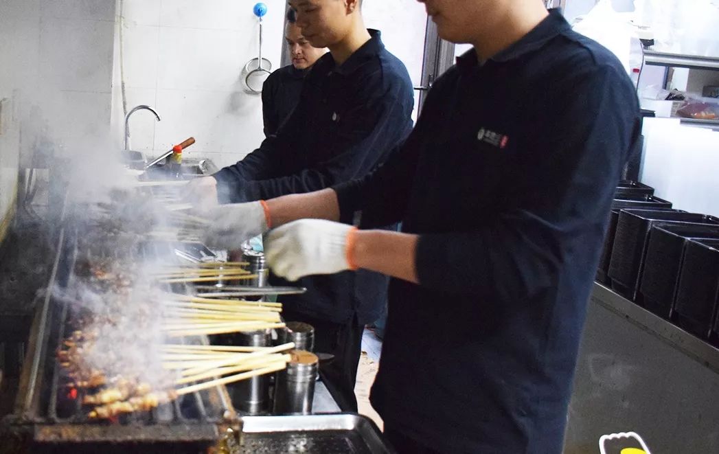 美食世界杯文案(用味道打动顾客，他们立志要做中国人的深夜食堂)