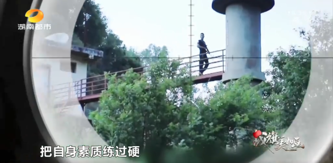 电影英雄连在线观看完整版免费(震撼！官兵集中观看《战旗美如画》，誓要苦练本领卫家国)