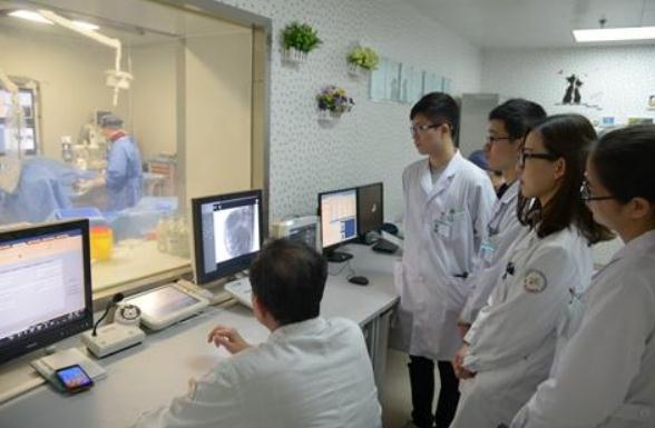 事业单位迎来“交通补助”，人均达每月500元，教师看后有些郁闷