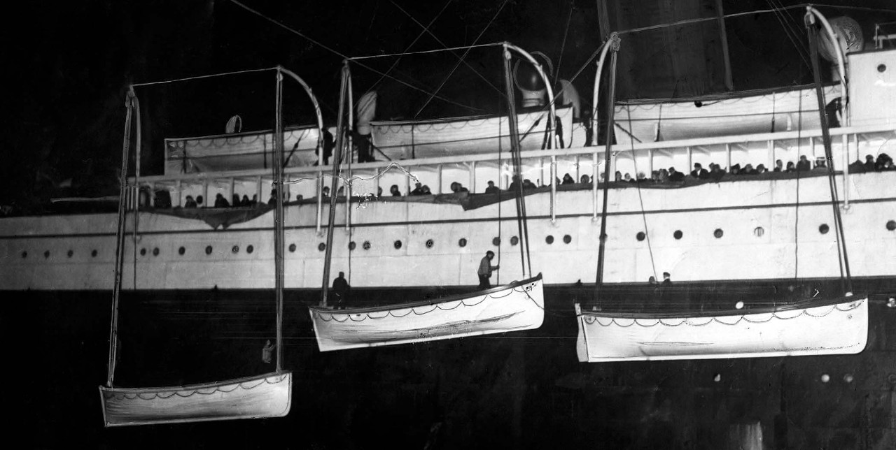 泰坦尼克号完整无删减在线播放(用泰坦尼克号6名华人的逃生故事，撕下英美高尚的面具)