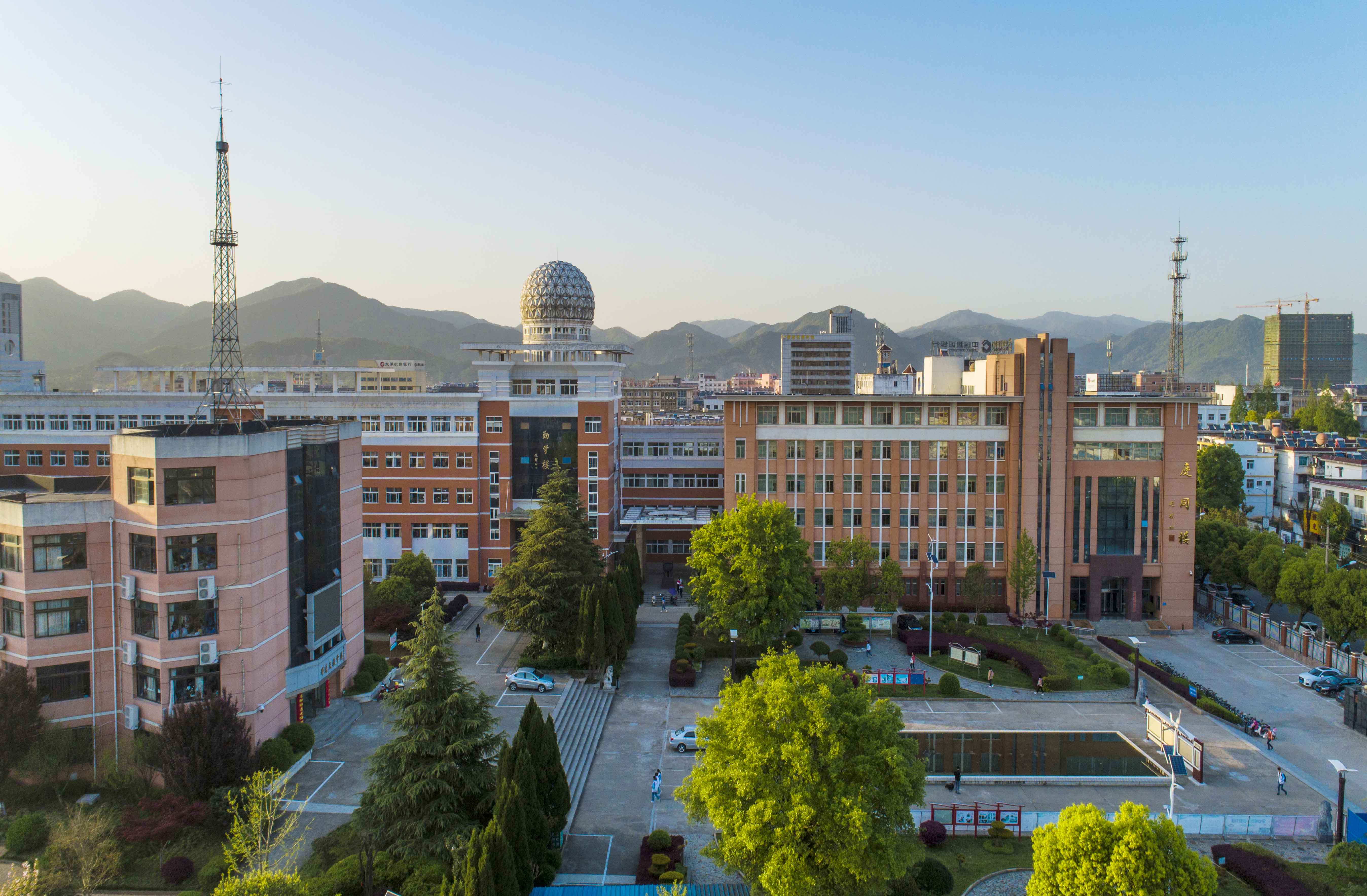 安庆成绩斐然五所高中，一本上线率相当高，值得中考生和家长关注