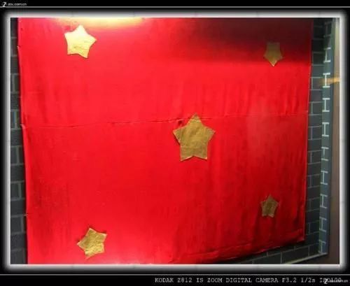 这面不标准的“五星红旗”，背后隐藏着最深沉的悲壮……