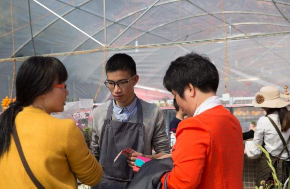 上交的这个专业学费“狂涨”，从4万到12万元，你会报考吗？