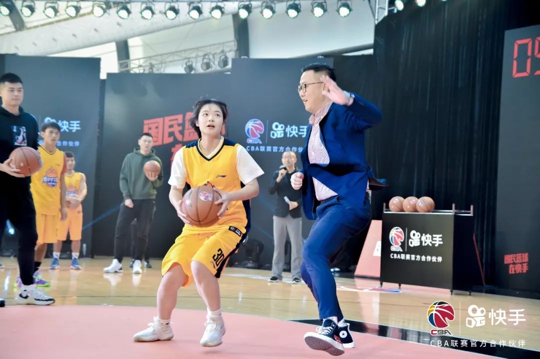 军歌为什么不去cba呢(快手“拦”球，CBA“快”跑)