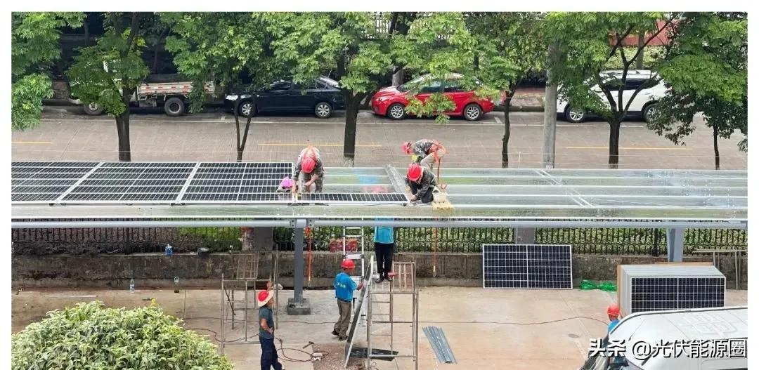 光伏室外汽车停车棚：绿色节能，遮阳防晒一体化解决方案