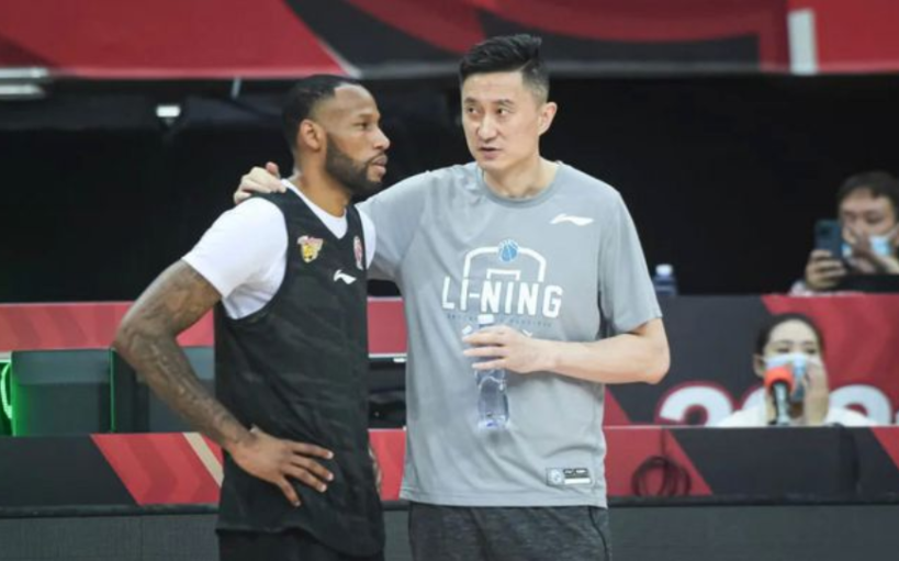 杜峰为什么没去nba(广东召开紧急会议！杜锋连夜离队返回东莞，或与球队引援有关系)