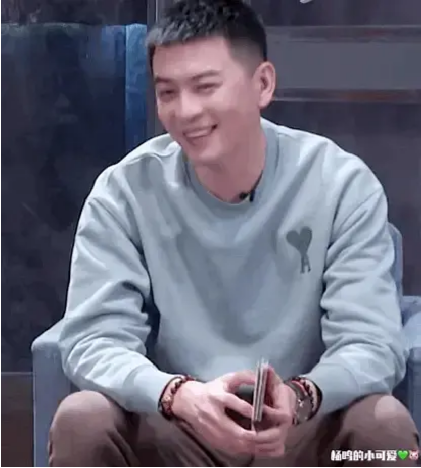 cba杨鸣像哪个明星(cba杨鸣赛前被曝出轨,衣饰多处雷同,赢球后工作室