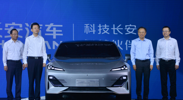 長安終于“放大招”，狂砸1500億，11款高端品牌車型蓄勢待發！