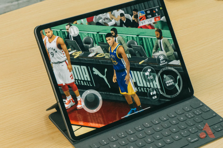 nba2k20手柄操作设置(PS4 手柄 iPad =游戏主机？)