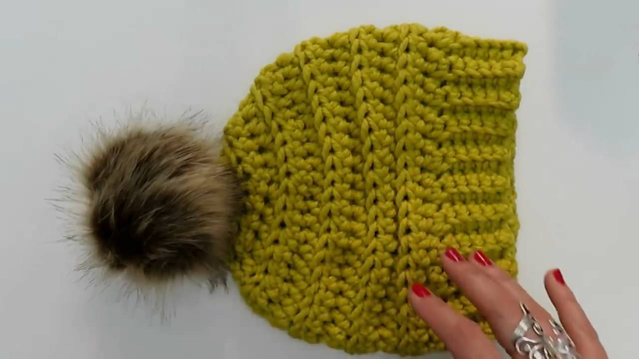 毛线帽子毛线球制作方法(时尚的毛球帽，钩织方法很简单，戴起来非常漂亮（图解2-1）)