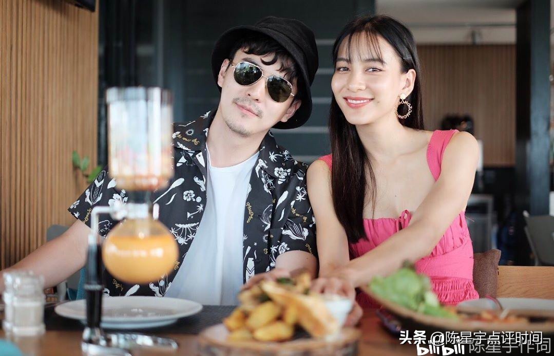 泰剧明星情侣Thanwa和Green Ausadaporn的爱5周年的晚餐会简直就像求婚一样。