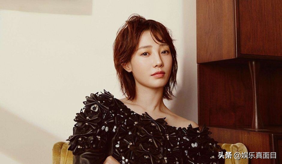 白百合晒本命年礼物，配图是内衣，网友：粉色不如红色好看