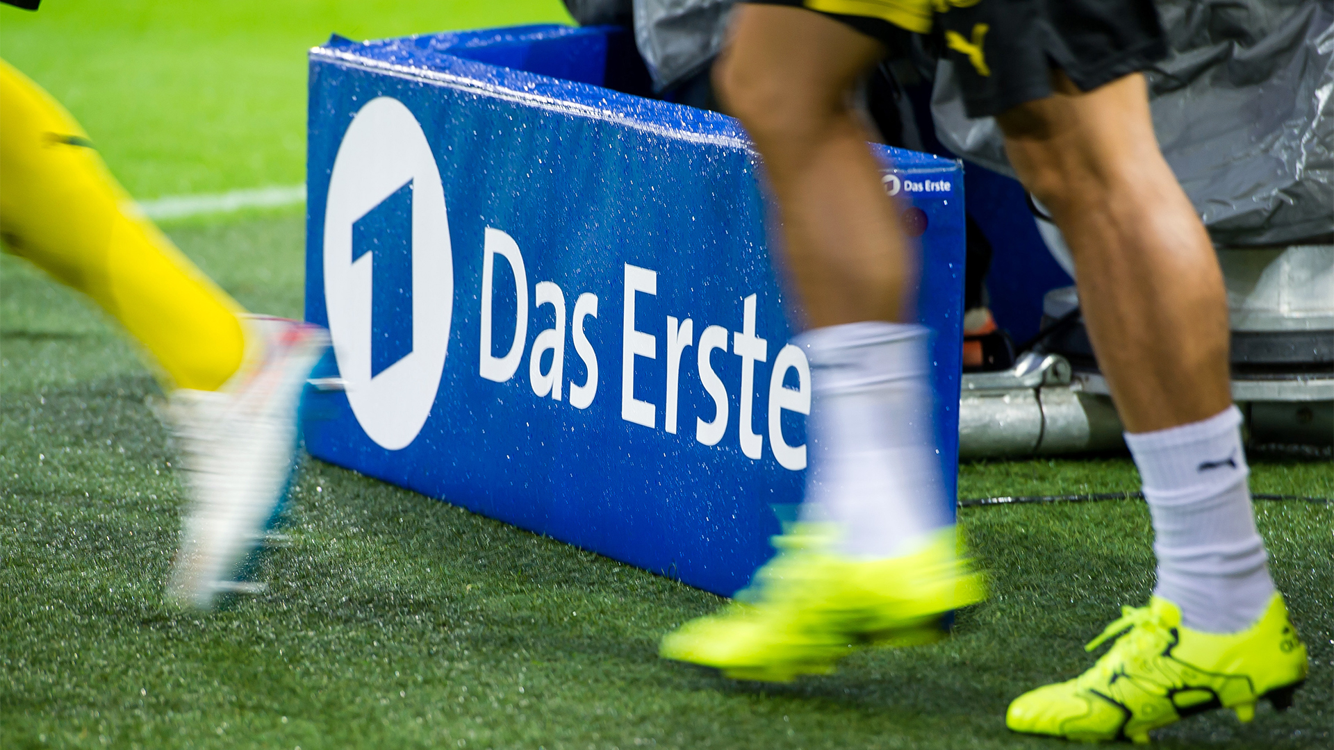 德国队2020欧洲杯球衣(欧洲杯出局令德国队品牌价值受损，赞助商不高兴，卖啤酒的最失望)